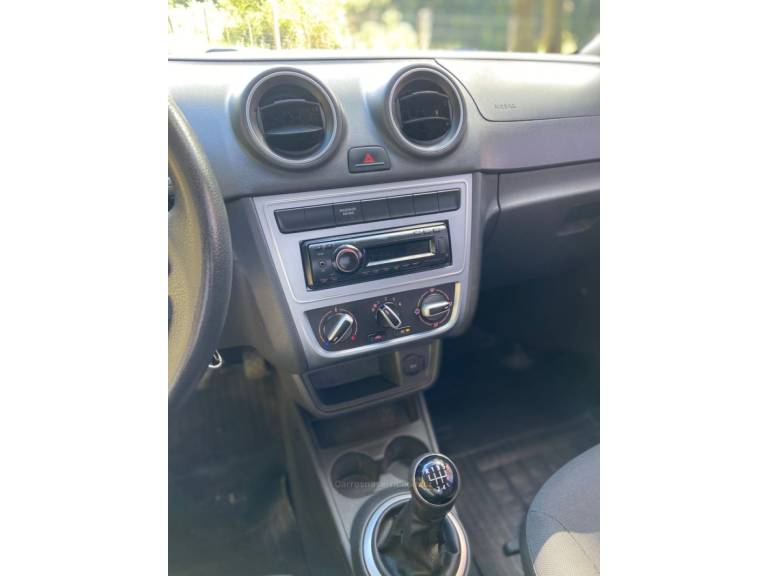 VOLKSWAGEN - SAVEIRO - 2016/2016 - Branca - R$ 52.900,00