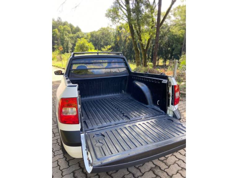 VOLKSWAGEN - SAVEIRO - 2016/2016 - Branca - R$ 52.900,00